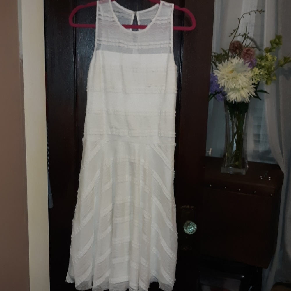 ✔Delicate white lace sleeveless dress